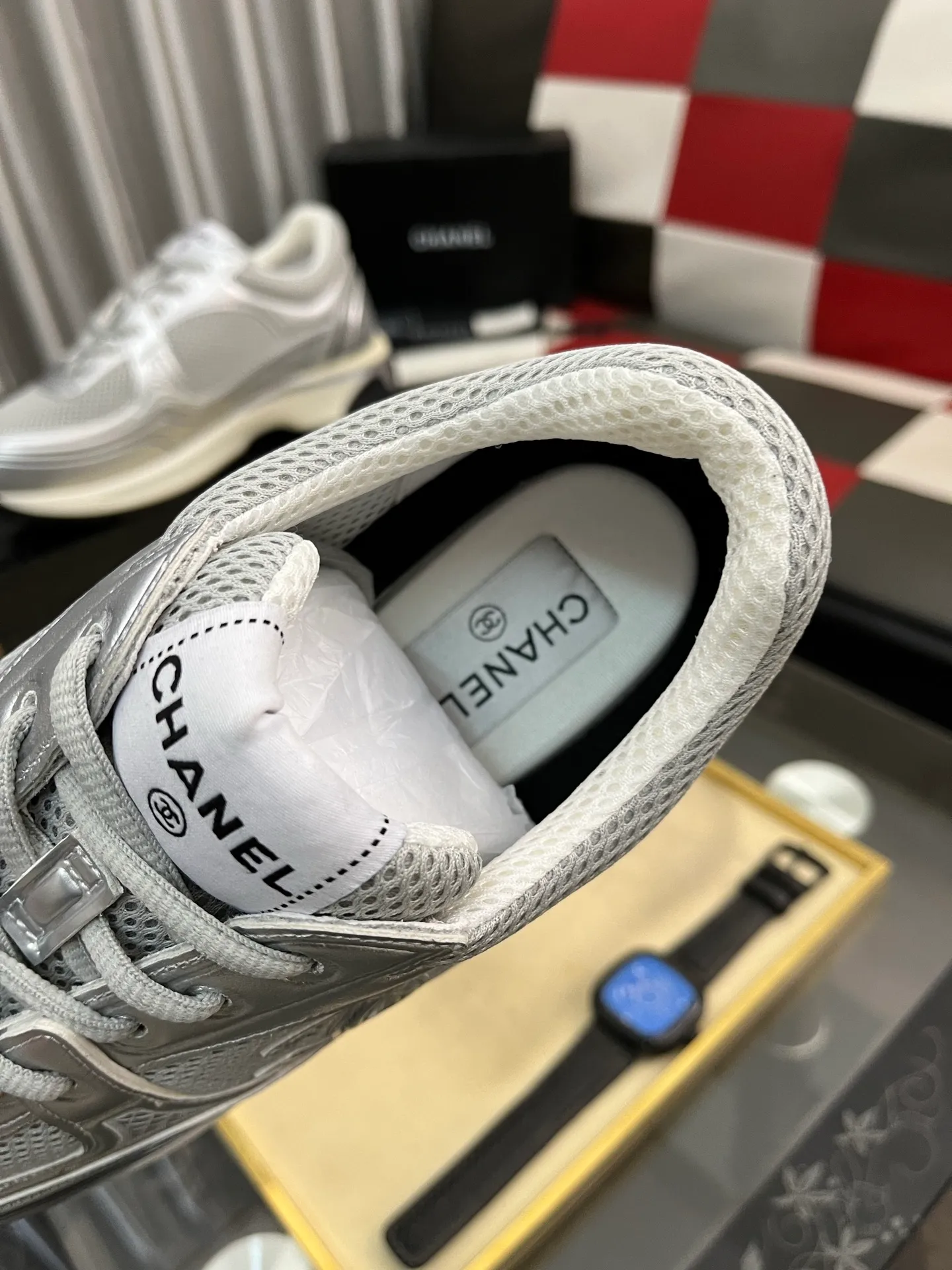Men's shoes 💰: 620⌚️⌚️Chanel 2025C new diamond sneakers, ultra-light and comfortable casual shoes, black and white cowhide leather, versatile white shoes, you can't go wrong with the style, cow suede➕down cloth contrasting color combination, fresh and full of vitality, logo embossed on the side, very delicate on the foot, original customized material for the upper, original outsole Upper: Cow suede➕Down cloth/black and white full cowhide Lining: Sheepskin Sole: Open-molded TPU outsole Size: 35-44